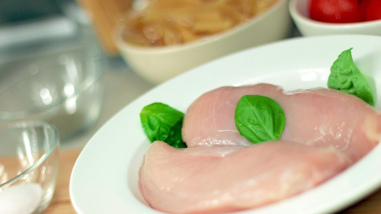 鶏 胸 肉 を 柔らかく する 方法